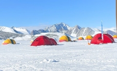 c-vinson-expedition-base-camp-10
