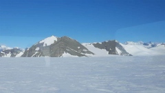 c-vinson-expedition-base-camp-19